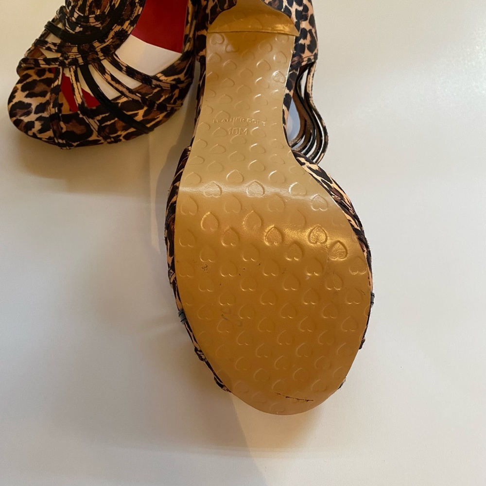 Seriously sexy Betsey Johnson animal print heels! - Picture 5 of 9
